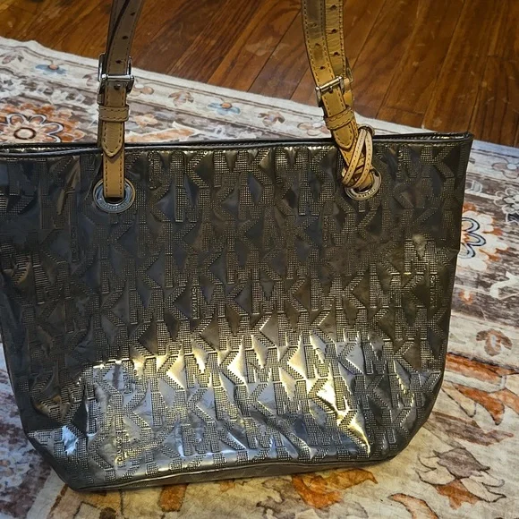 Micheal Kors Purse  metallic silver - Picture 2 of 5